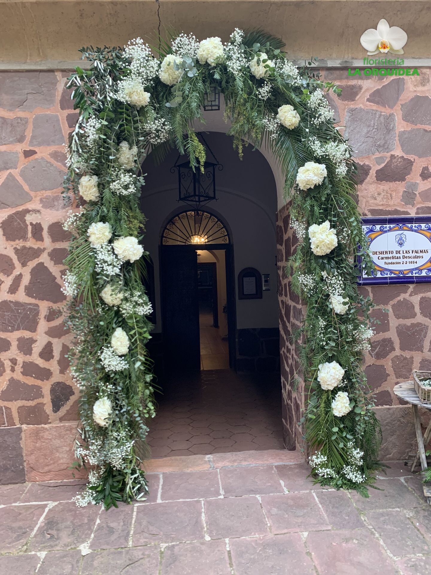 Arco floral con hortensias